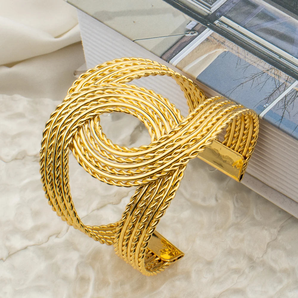 Dubai Gold Color Bracelet for Women Classic Fashion Rust Proof Large Chain Girl Wrist Jewelry New Design Cuban Bangle Party Gift