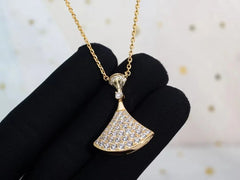 The New D Series High-quality Inlaid Handmade Necklace Exudes Elegance and Uniqueness, Making It A High-quality Holiday Gift.