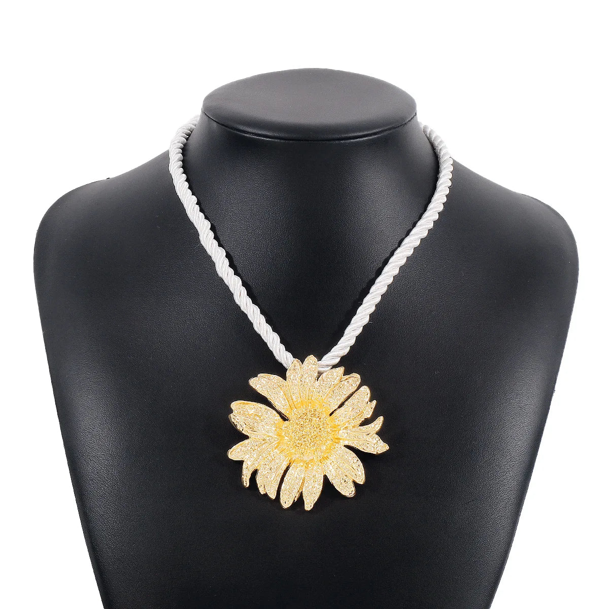 Simple Exaggerated Metal Sunflower Necklace Earrings Set For Women Flower Pendant Clavicle Chain Holiday Fashion Jewelry AN051
