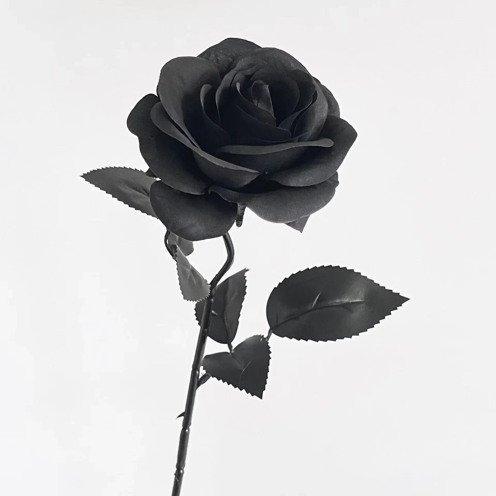 Black Silk Rose Gothic Artificial Flowers Bride Wedding Hand Holding Bouquet for Party Wedding Home Garden DIY Halloween Decor