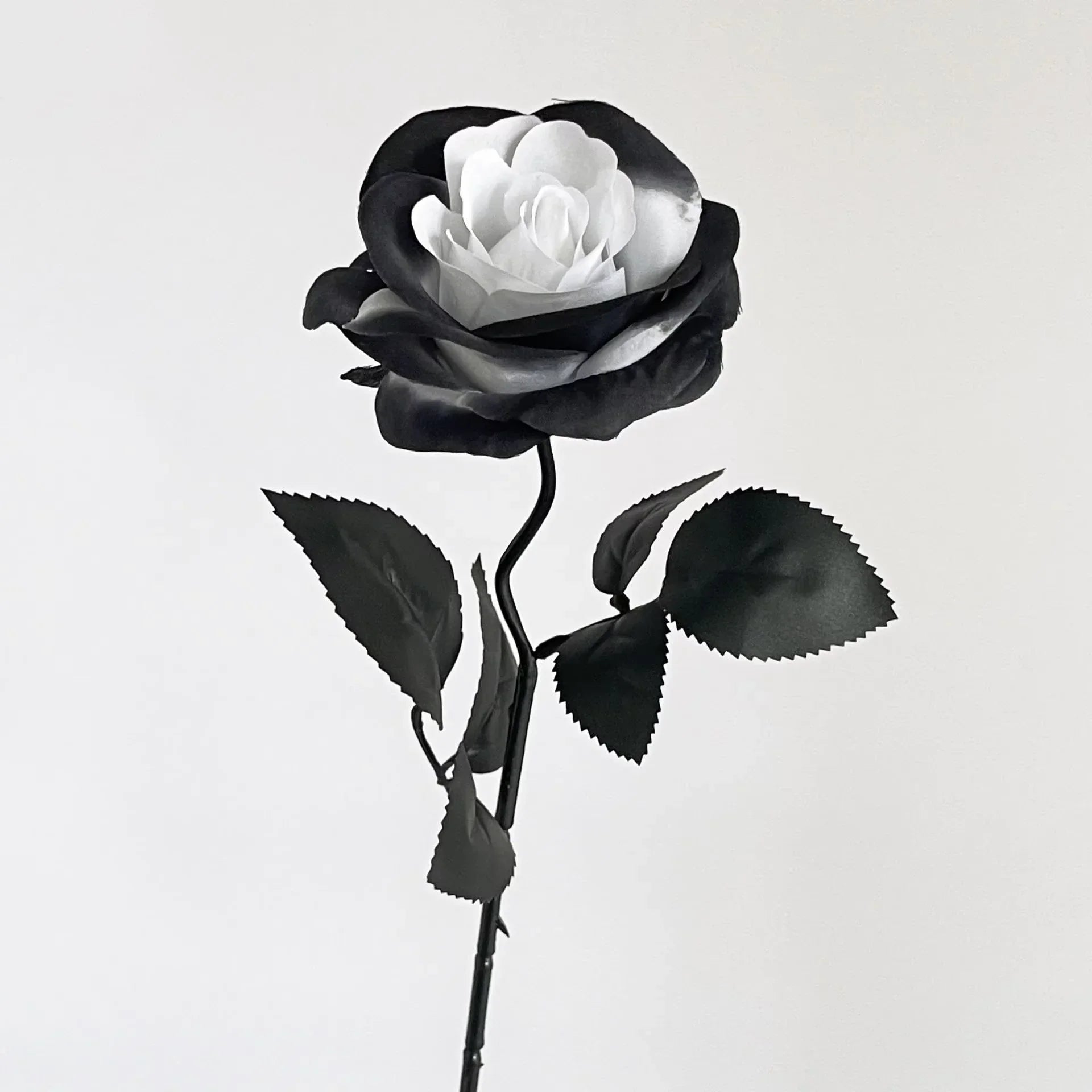 Black Silk Rose Gothic Artificial Flowers Bride Wedding Hand Holding Bouquet for Party Wedding Home Garden DIY Halloween Decor