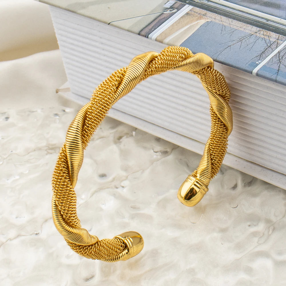 Dubai Gold Color Bracelet for Women Classic Fashion Rust Proof Large Chain Girl Wrist Jewelry New Design Cuban Bangle Party Gift