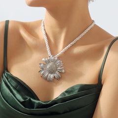 Simple Exaggerated Metal Sunflower Necklace Earrings Set For Women Flower Pendant Clavicle Chain Holiday Fashion Jewelry AN051
