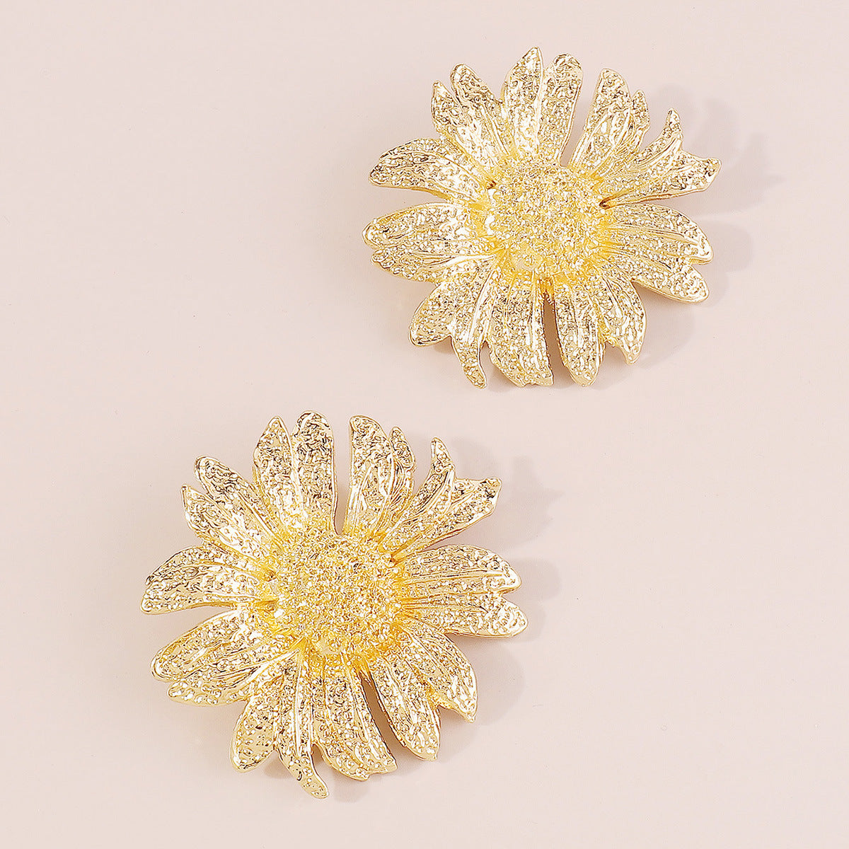 Simple Exaggerated Metal Sunflower Necklace Earrings Set For Women Flower Pendant Clavicle Chain Holiday Fashion Jewelry AN051
