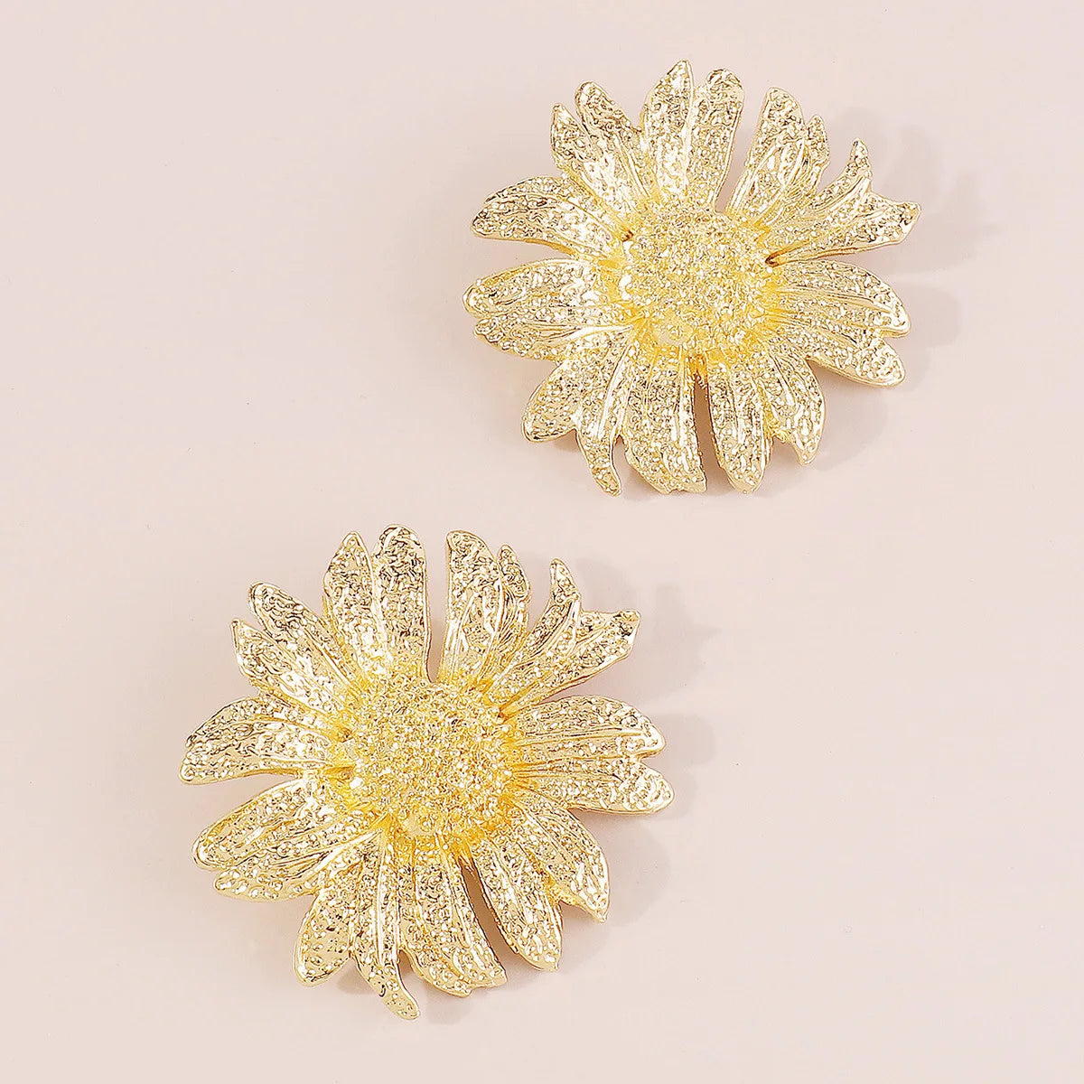 Simple Exaggerated Metal Sunflower Necklace Earrings Set For Women Flower Pendant Clavicle Chain Holiday Fashion Jewelry AN051