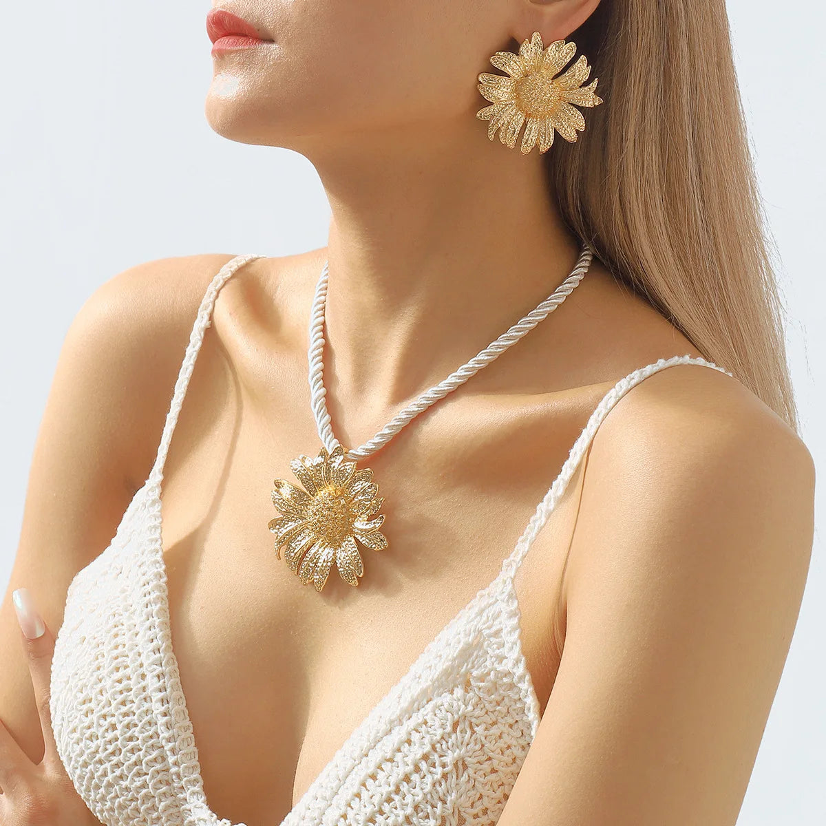Simple Exaggerated Metal Sunflower Necklace Earrings Set For Women Flower Pendant Clavicle Chain Holiday Fashion Jewelry AN051