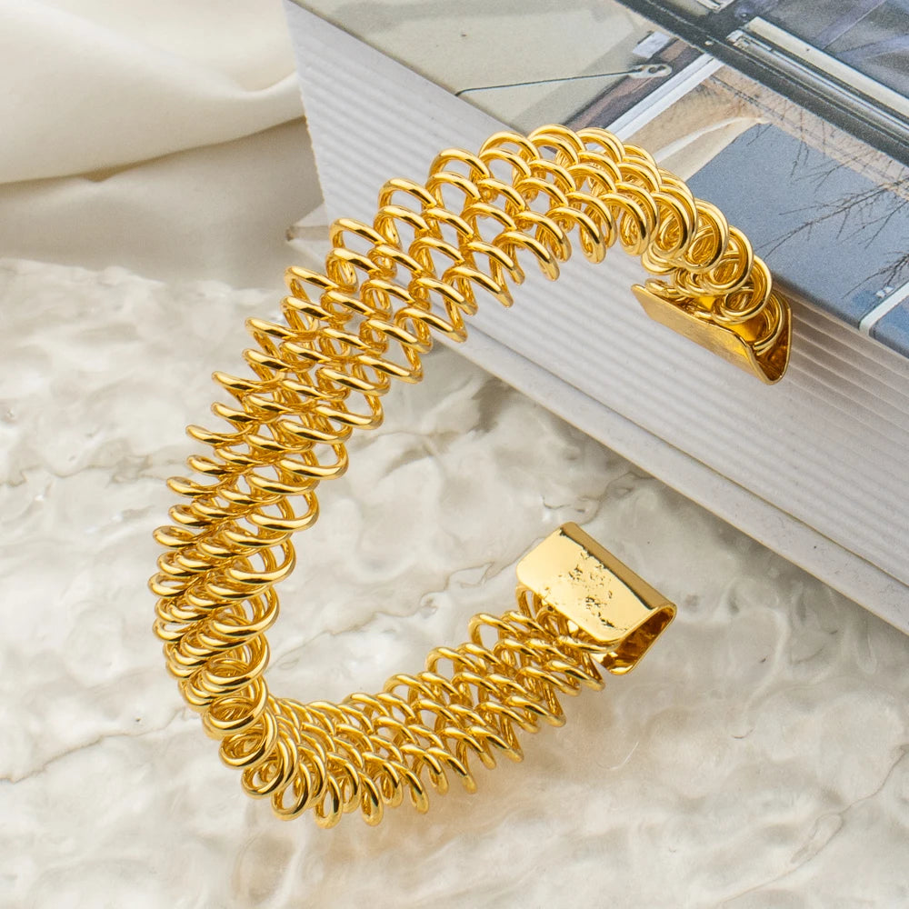 Dubai Gold Color Bracelet for Women Classic Fashion Rust Proof Large Chain Girl Wrist Jewelry New Design Cuban Bangle Party Gift