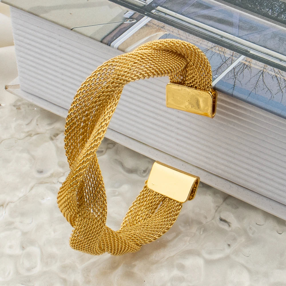 Dubai Gold Color Bracelet for Women Classic Fashion Rust Proof Large Chain Girl Wrist Jewelry New Design Cuban Bangle Party Gift