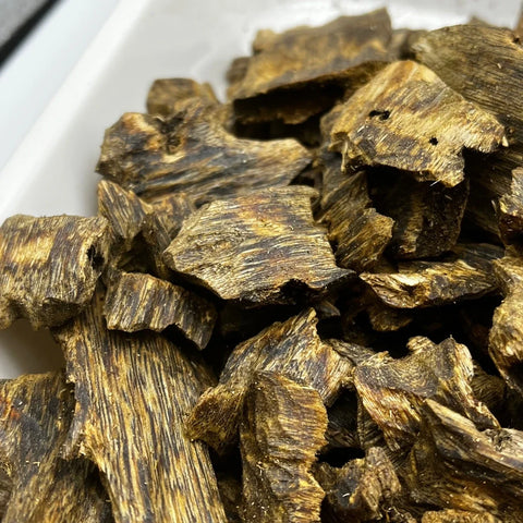 100g  Lot High Grade Natural Qi Nan nine points sink Small Oud Chip Underwater Wood Oud Full Resin  Free Shipping