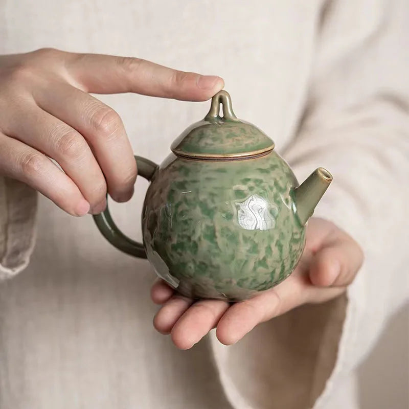 Retro Celadon Ceramics Teapot Chinese Small Pot with Filter Kung Fu Teaware Single Pot Loop-Handled Tea Kettle Tea Maker