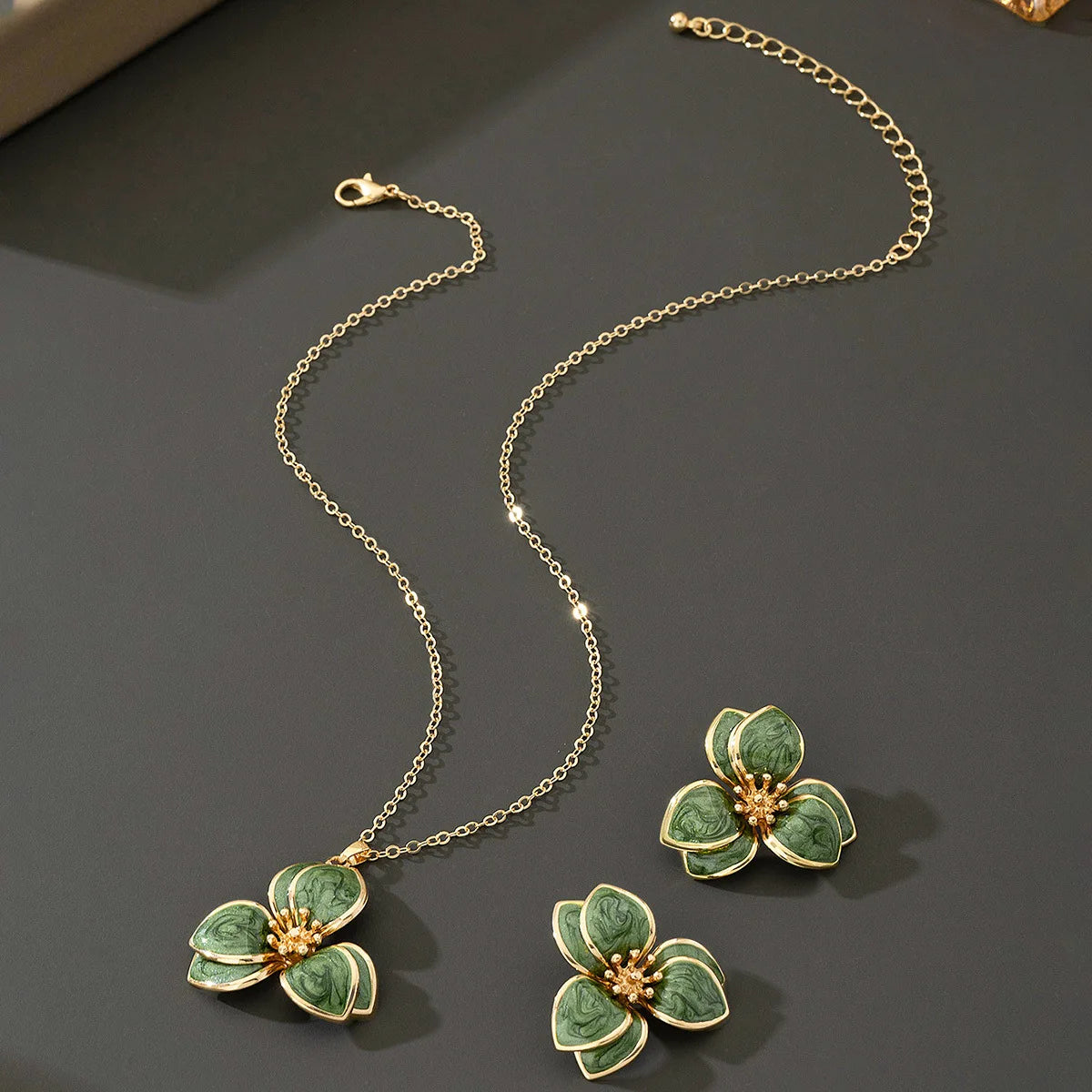 New Trendy Green Enamel Flowers Pendant Necklace for Women Fashion Luxury Girls Lucky Chain Birthday Earring Post Jewelry Gifts