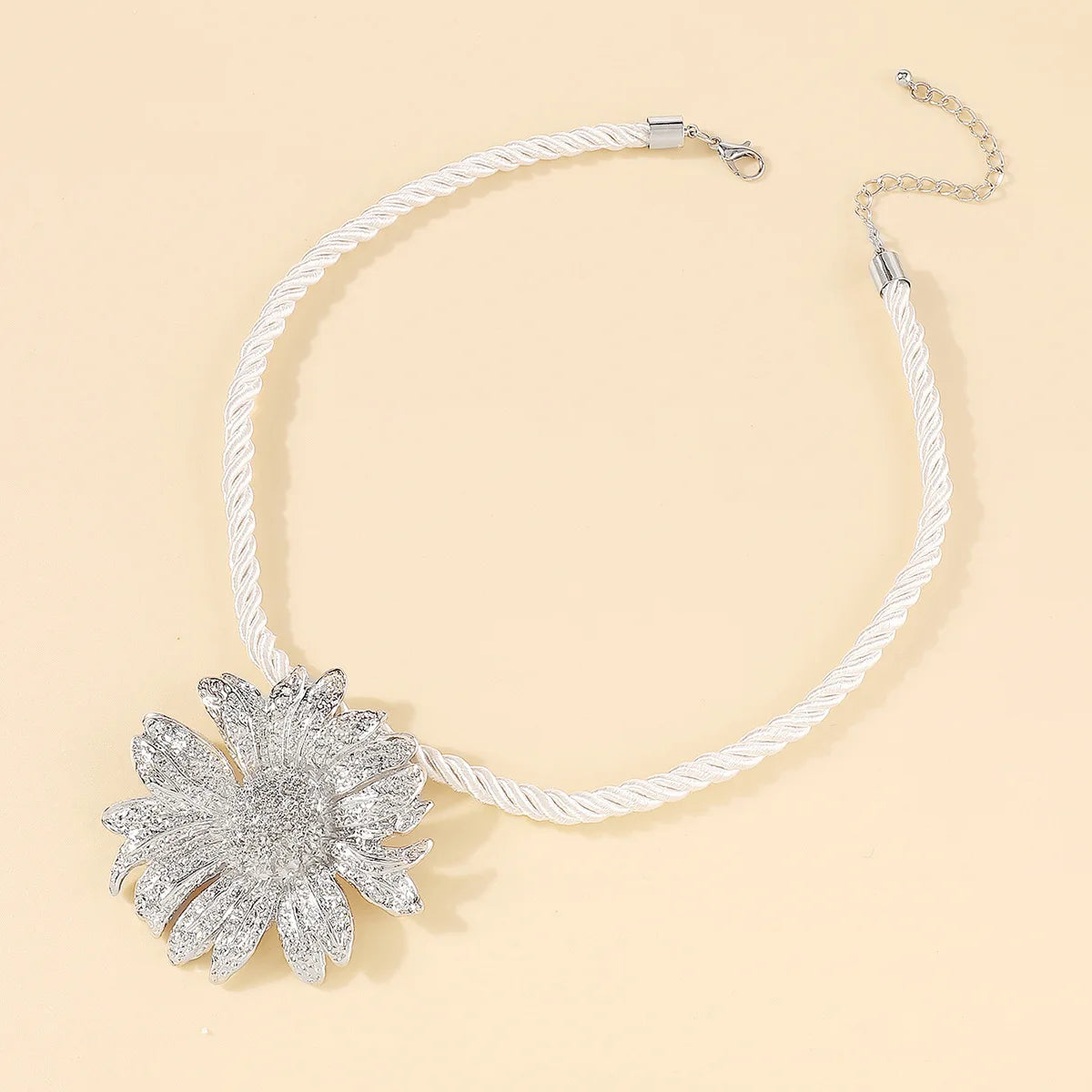 Simple Exaggerated Metal Sunflower Necklace Earrings Set For Women Flower Pendant Clavicle Chain Holiday Fashion Jewelry AN051