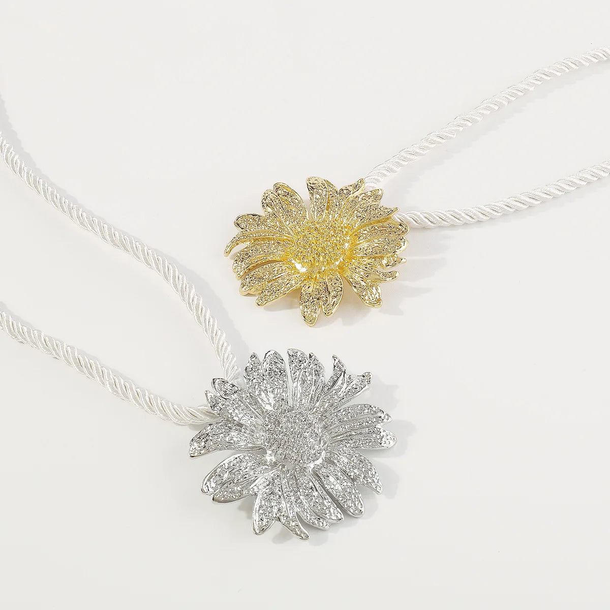 Simple Exaggerated Metal Sunflower Necklace Earrings Set For Women Flower Pendant Clavicle Chain Holiday Fashion Jewelry AN051