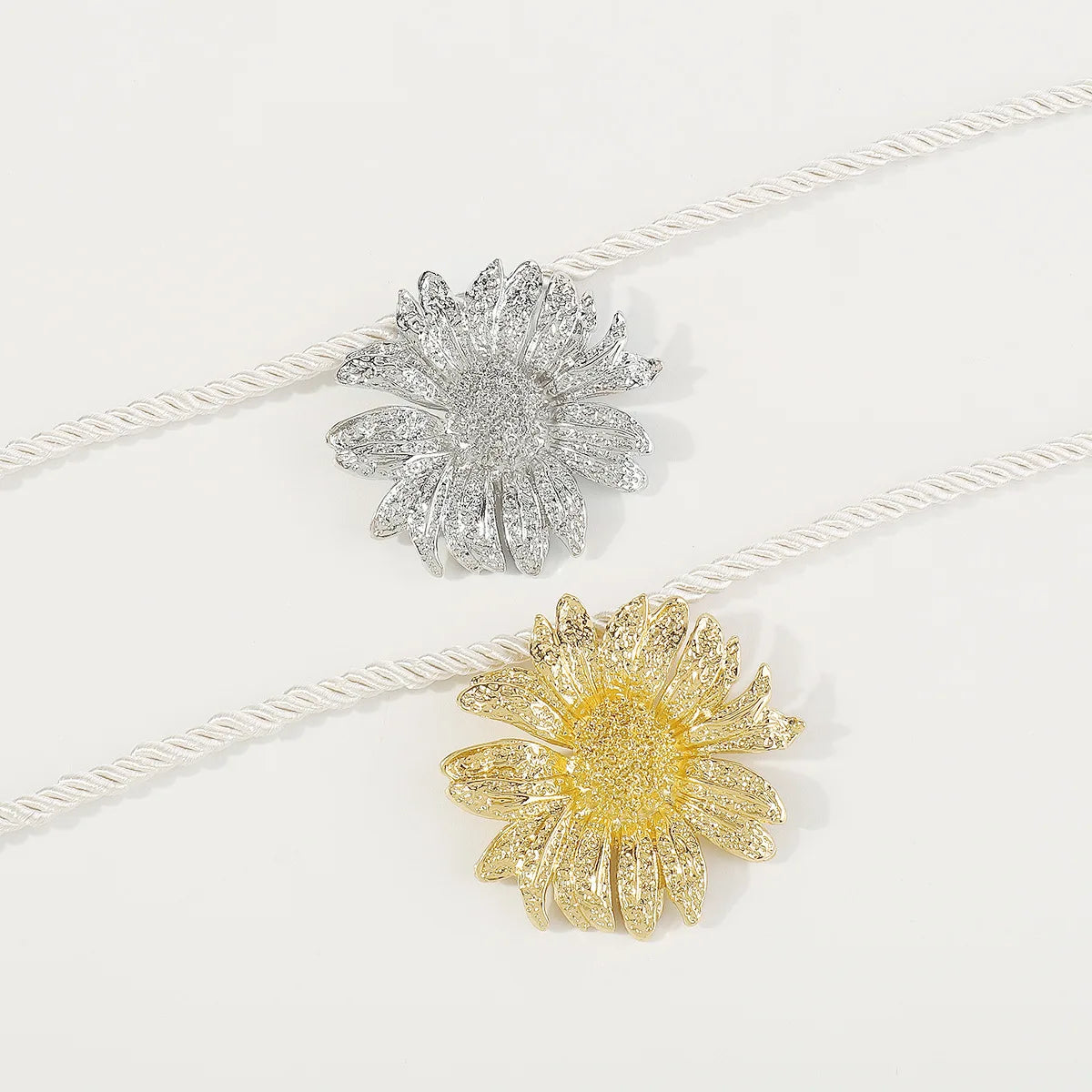 Simple Exaggerated Metal Sunflower Necklace Earrings Set For Women Flower Pendant Clavicle Chain Holiday Fashion Jewelry AN051