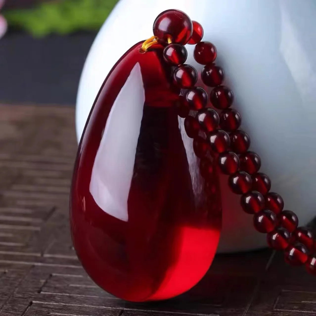Fashion charm blood amber amber drop pendant necklace woman man jewelry natural baltic red amber necklace jewelry gift bijoux
