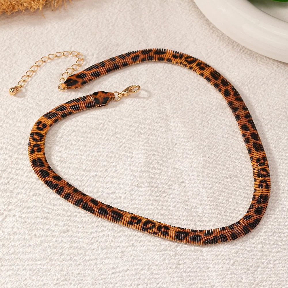Necklace for Women Leopard Print Simple Exaggerated Retro Choker Necklace Accessories Holiday Party Gift OL Fashion Jewelry