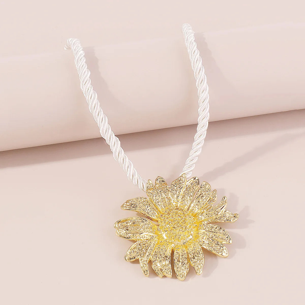 Simple Exaggerated Metal Sunflower Necklace Earrings Set For Women Flower Pendant Clavicle Chain Holiday Fashion Jewelry AN051