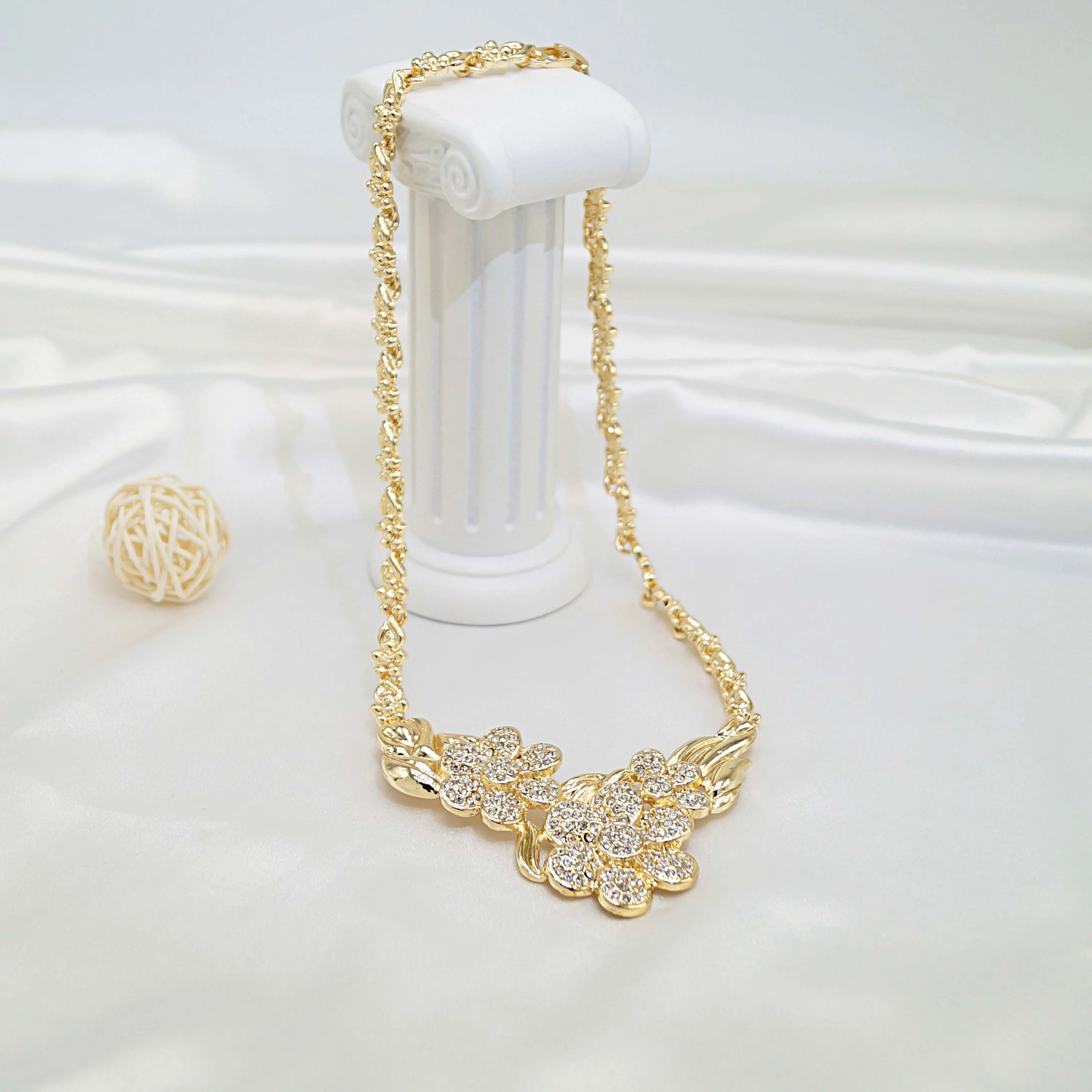 Elegant Women's Jewelry Set with Exquisite Flower Pendant Necklace Earrings  Ring and Gold-plated Bracelet Holiday Gifts