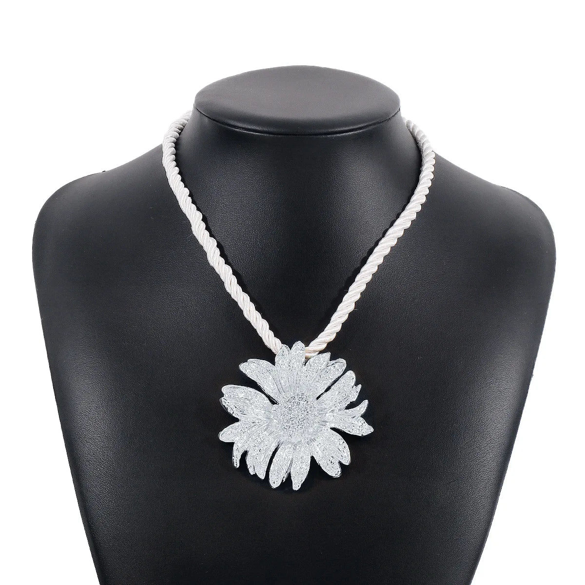 Simple Exaggerated Metal Sunflower Necklace Earrings Set For Women Flower Pendant Clavicle Chain Holiday Fashion Jewelry AN051