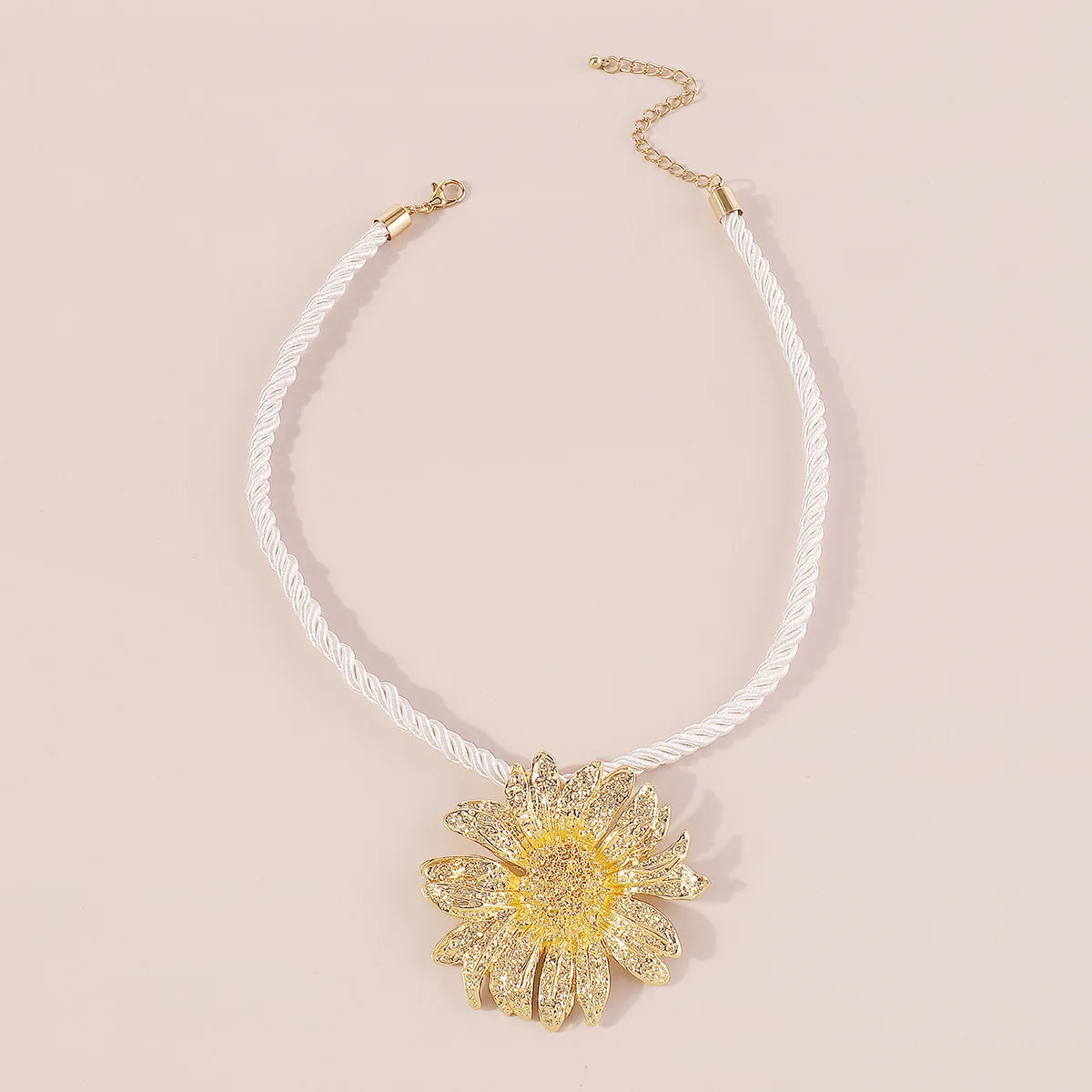 Simple Exaggerated Metal Sunflower Necklace Earrings Set For Women Flower Pendant Clavicle Chain Holiday Fashion Jewelry AN051